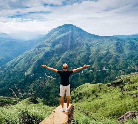 Scenic Train Ride and Little Adam’s Peak