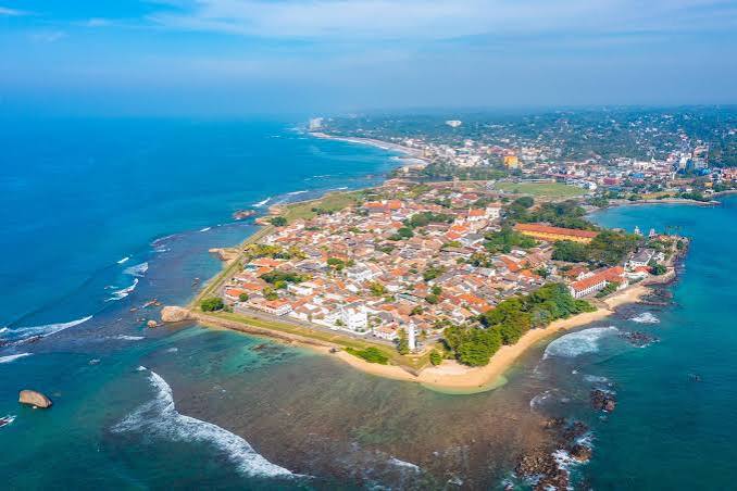 Scenic Coastal Drive and Glimpses of Galle Fort